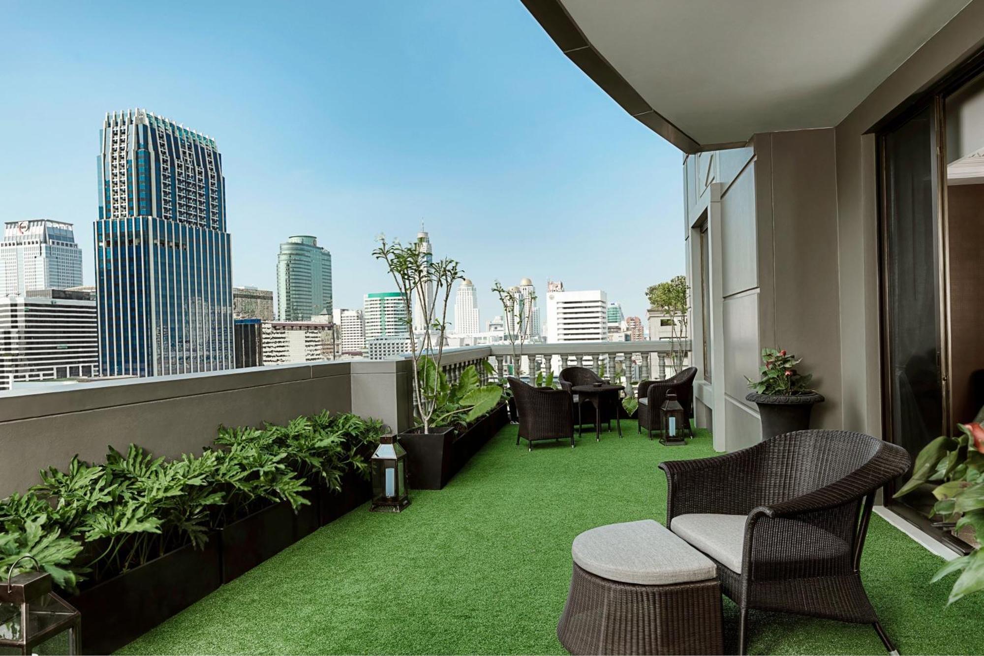 Hotel Muse Bangkok, Autograph Collection Exteriér fotografie Artificial grass on a balcony
