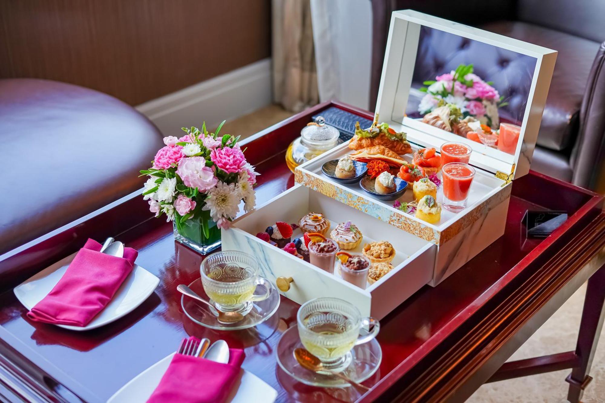 Hotel Muse Bangkok, Autograph Collection Exteriér fotografie A room service tray