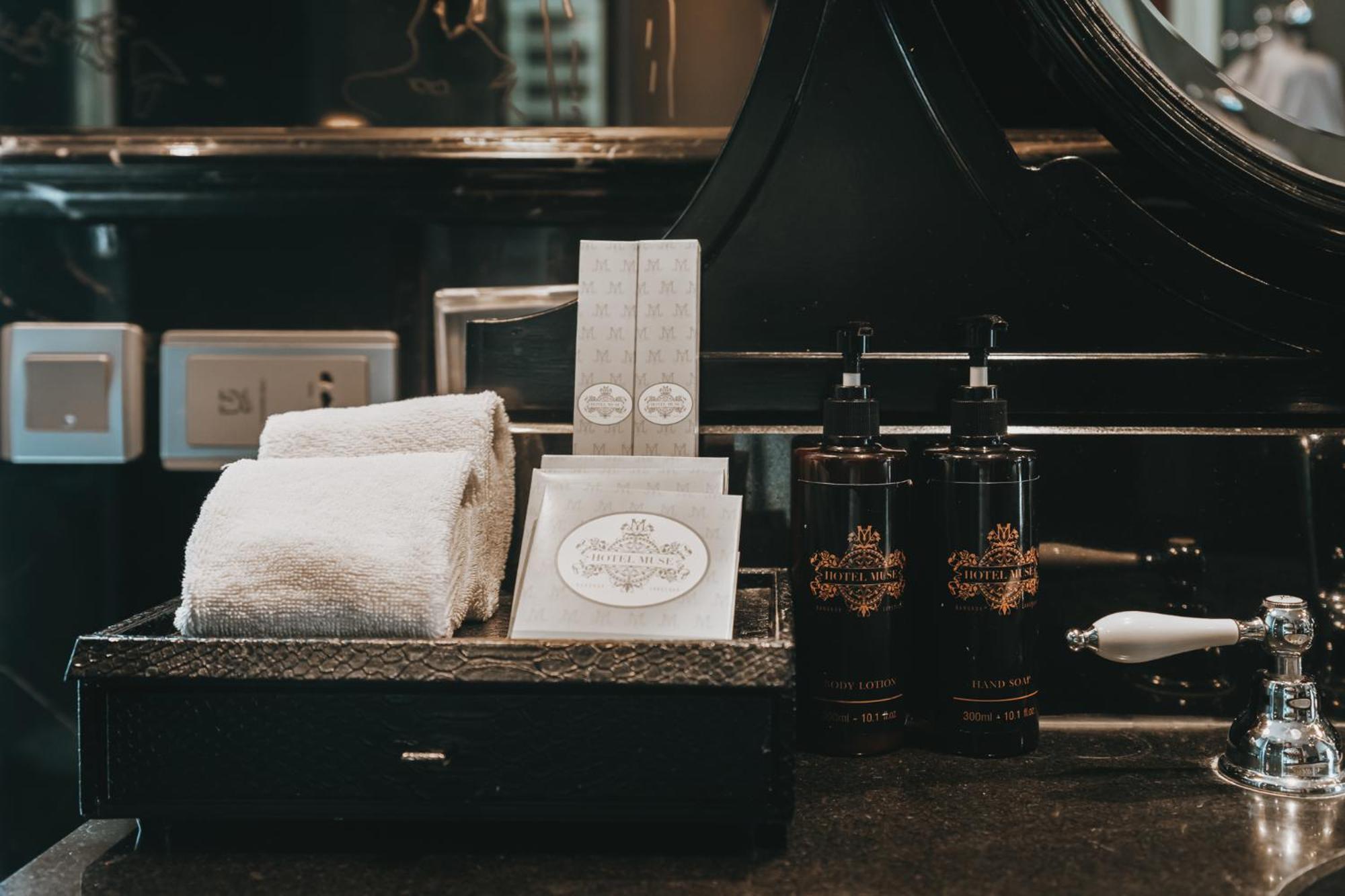 Hotel Muse Bangkok, Autograph Collection Exteriér fotografie The White Company toiletries